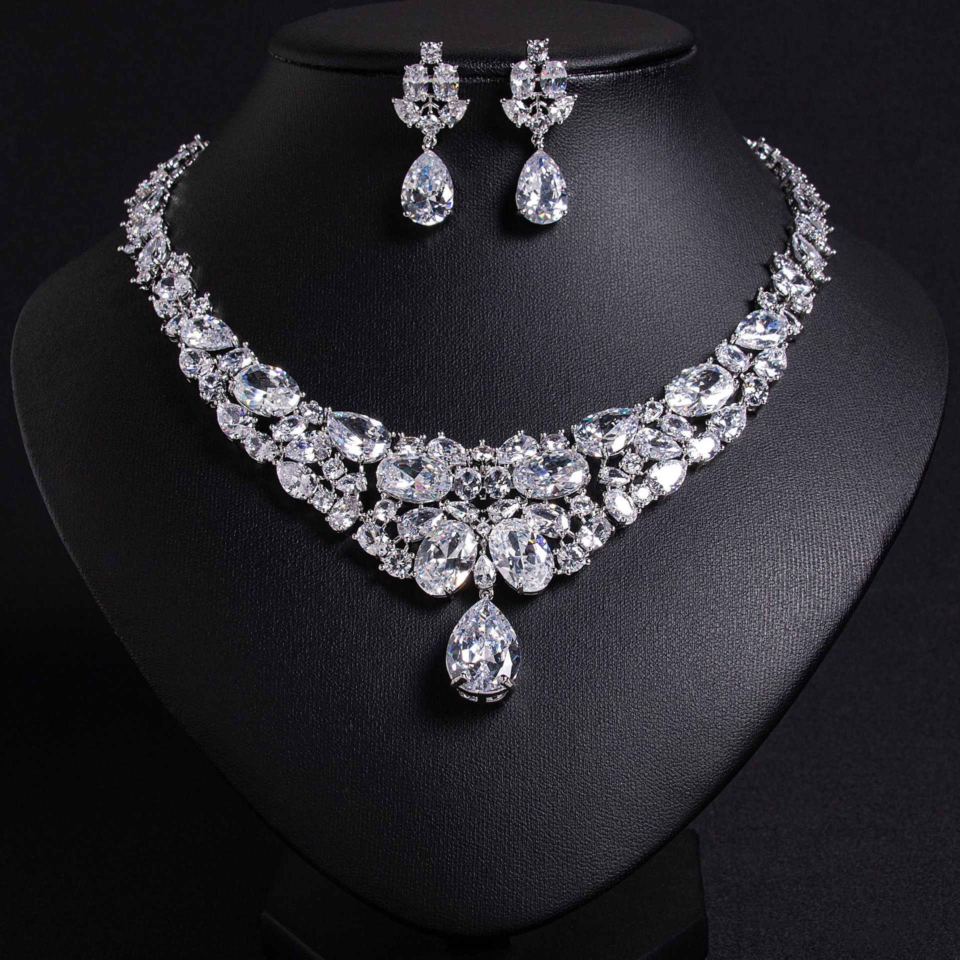https://fulmo-img-server.com/bridalgleam/a160249f-5762-4583-ba96-4f489cd057db.jpg