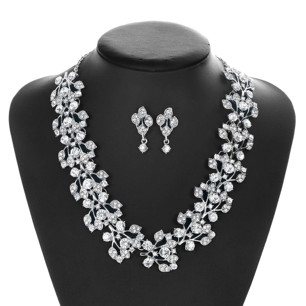 https://fulmo-img-server.com/bridalgleam/a7e950bd-da85-4627-b43d-669b03f61ee5.jpg