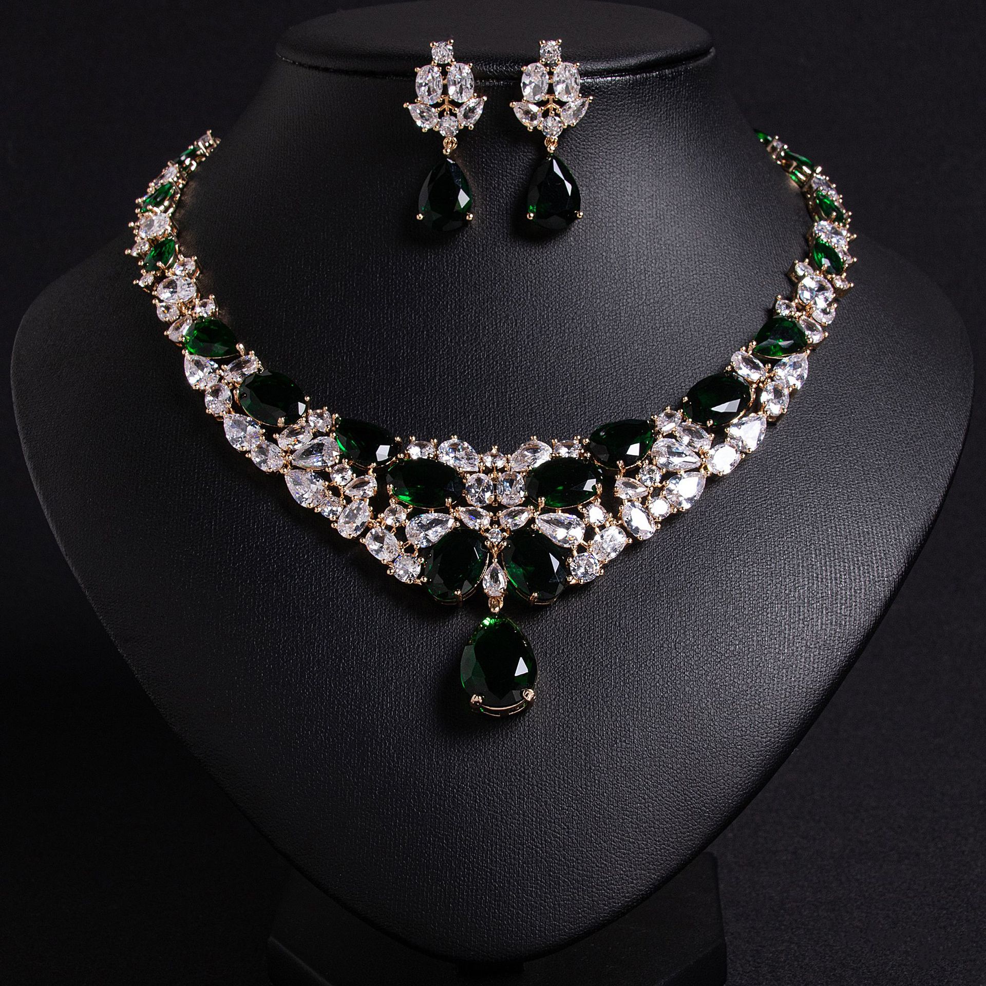 https://fulmo-img-server.com/bridalgleam/a9593ab3-970c-40e9-bc54-343eb6033a83.jpg