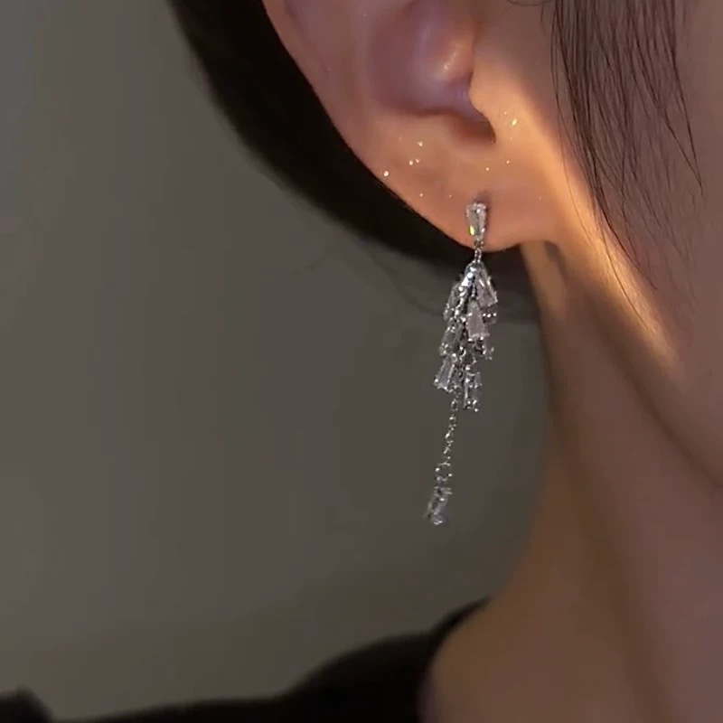 結婚式 アクセサリー 優美な結晶のしずくピアス