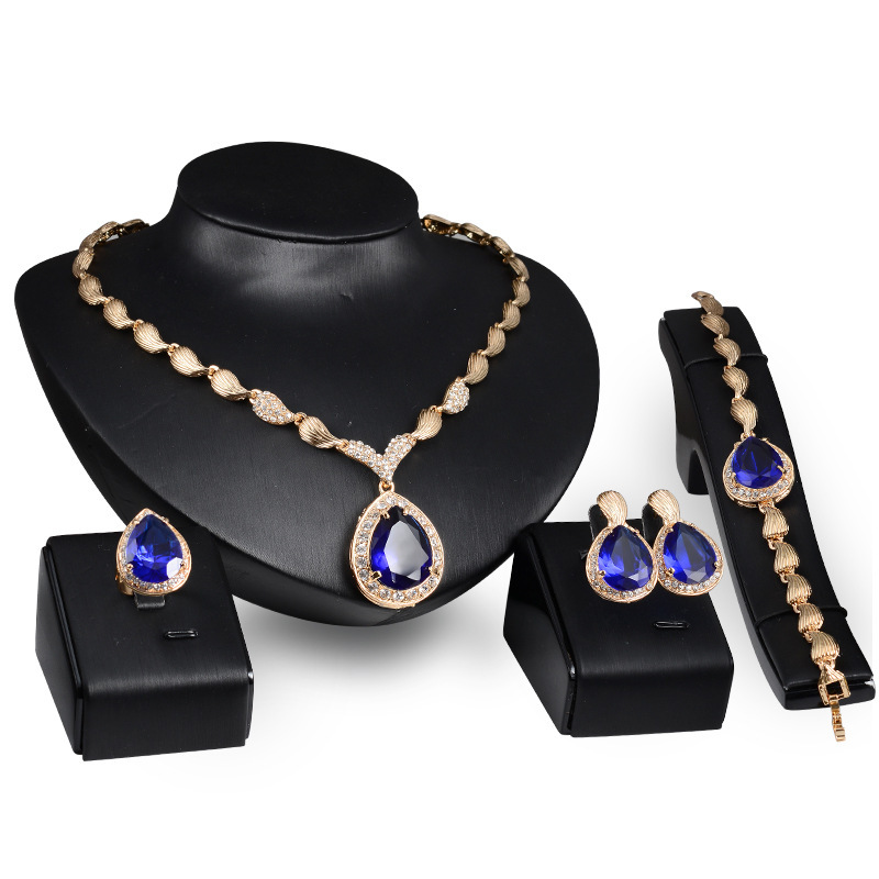 https://fulmo-img-server.com/bridalgleam/b5aa9ce5-6126-46e2-b435-509b70a8382e.jpg
