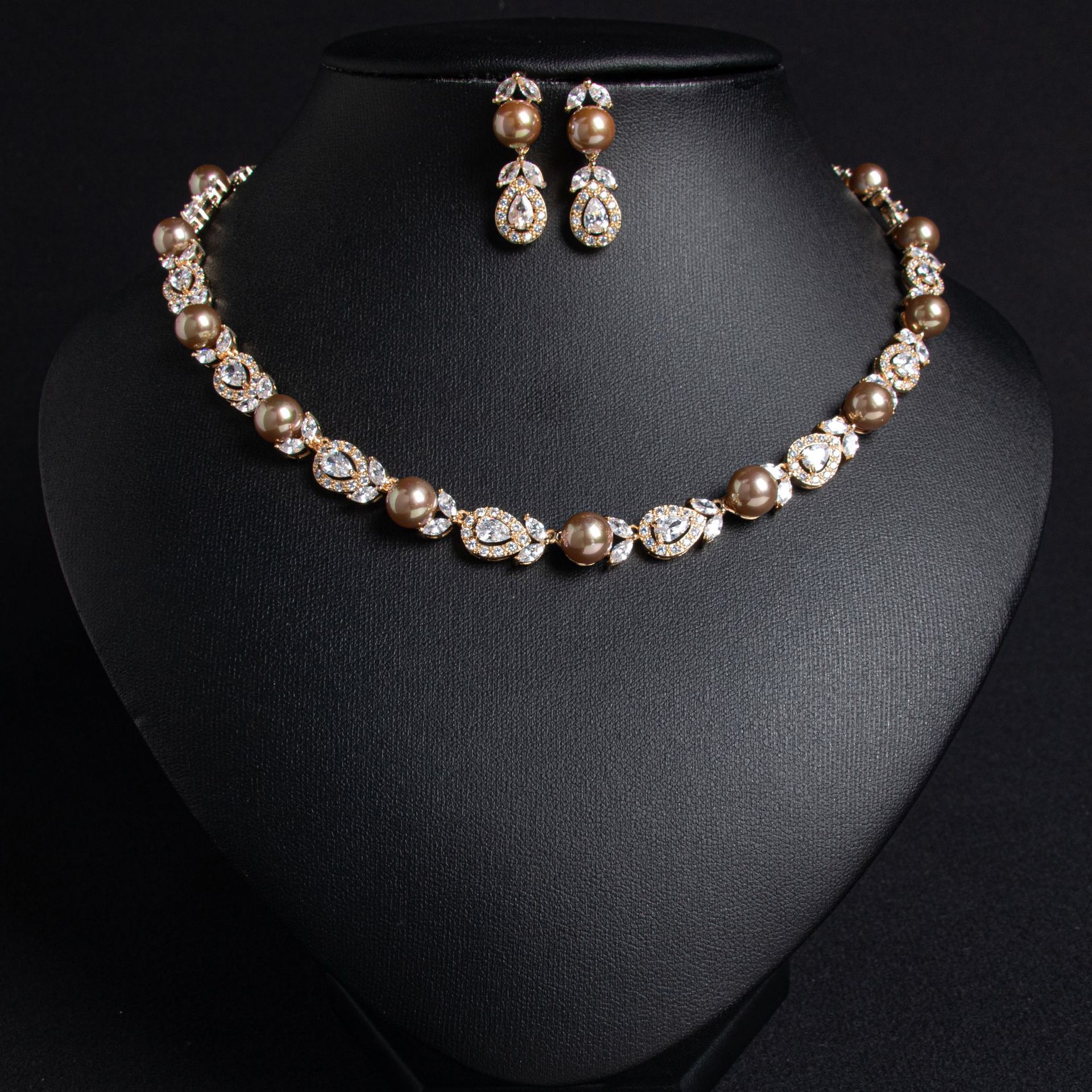 https://fulmo-img-server.com/bridalgleam/b9273265-fdce-423a-b614-20cd1d8fb8f7.jpg