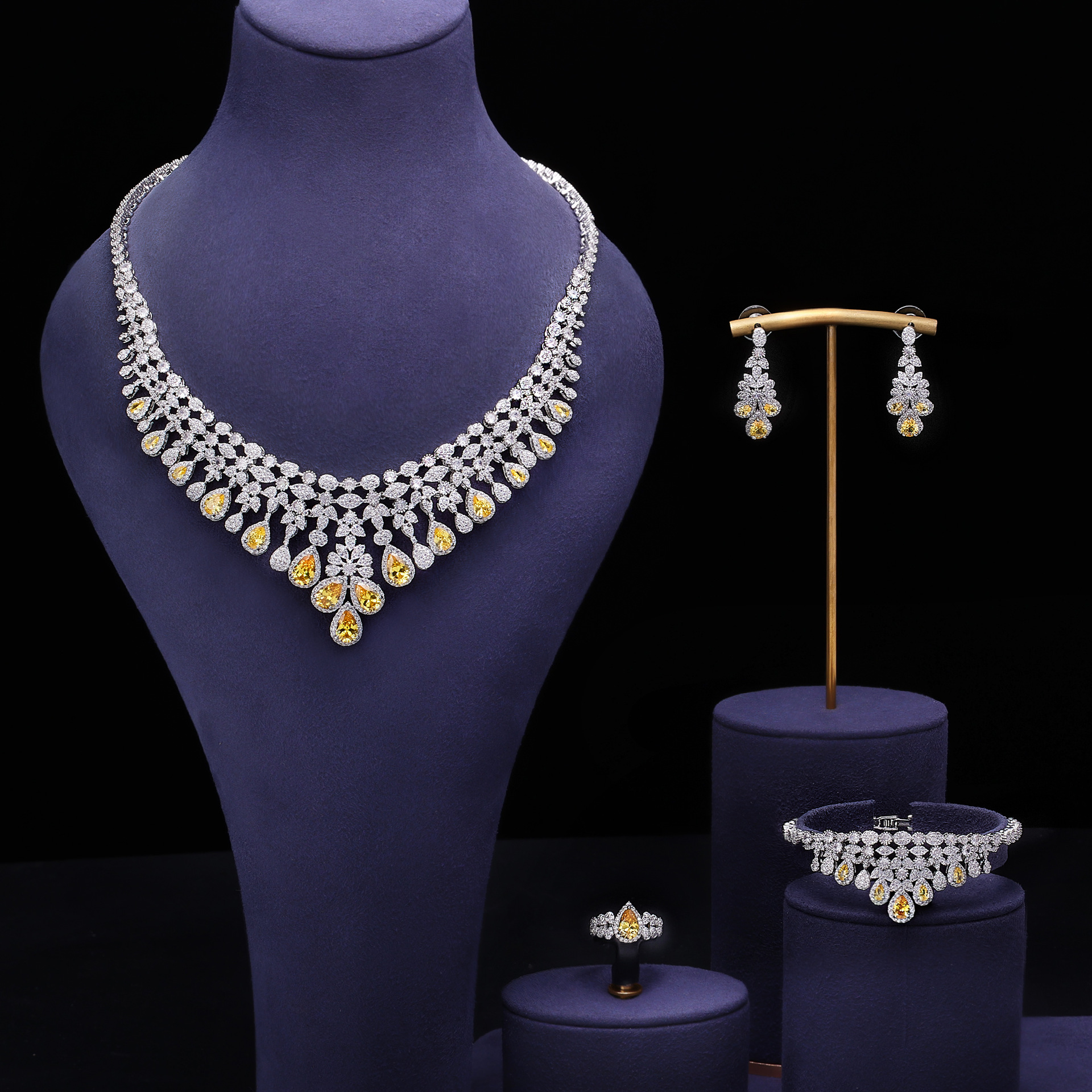 https://fulmo-img-server.com/bridalgleam/bbe3a689-50de-4716-8a79-8727db260e1a.jpg