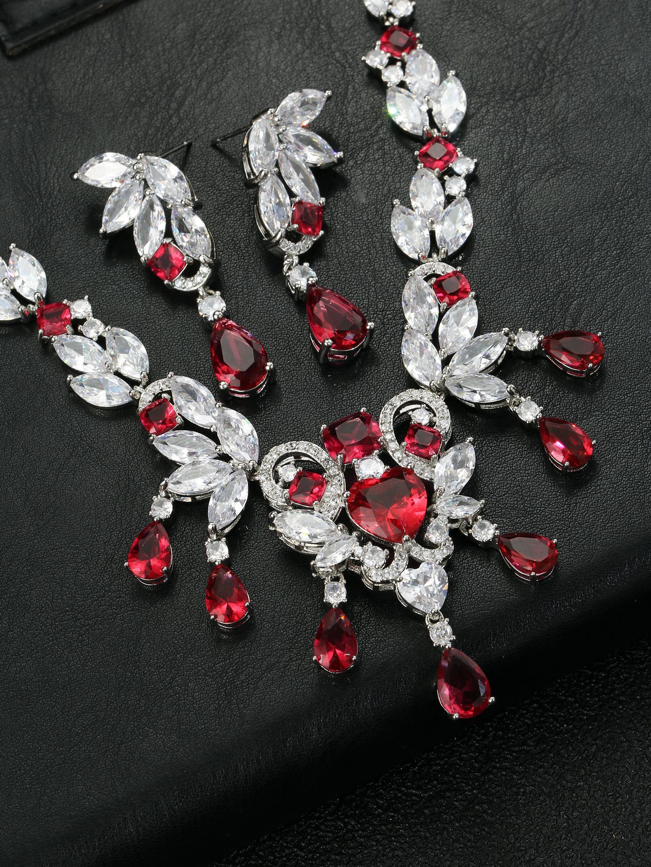 https://fulmo-img-server.com/bridalgleam/c1b78869-8419-42eb-ad02-e8bb7499d246.jpg