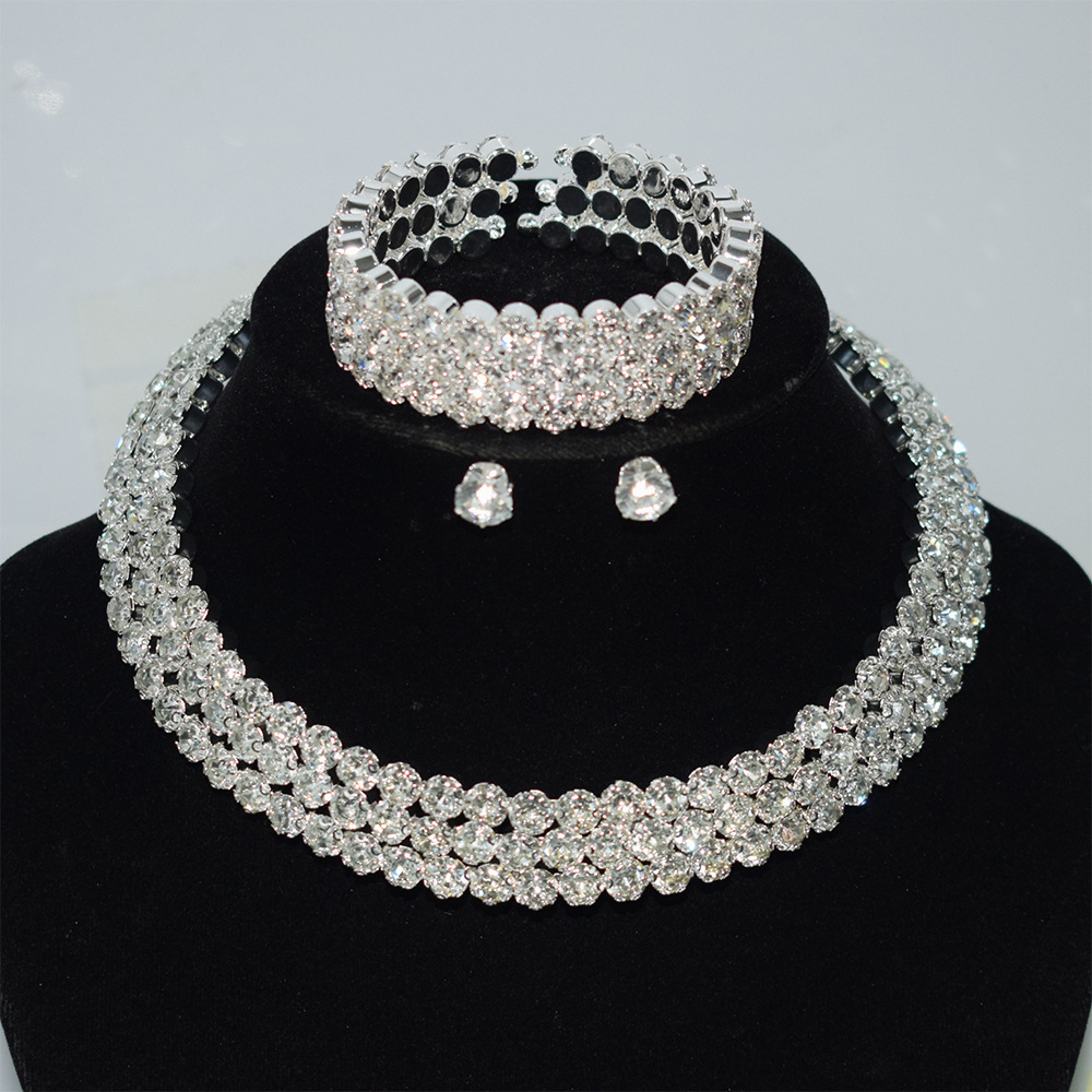 https://fulmo-img-server.com/bridalgleam/c3cb6ac1-83e9-4ca8-83a9-e6a1027dc2bf.jpg