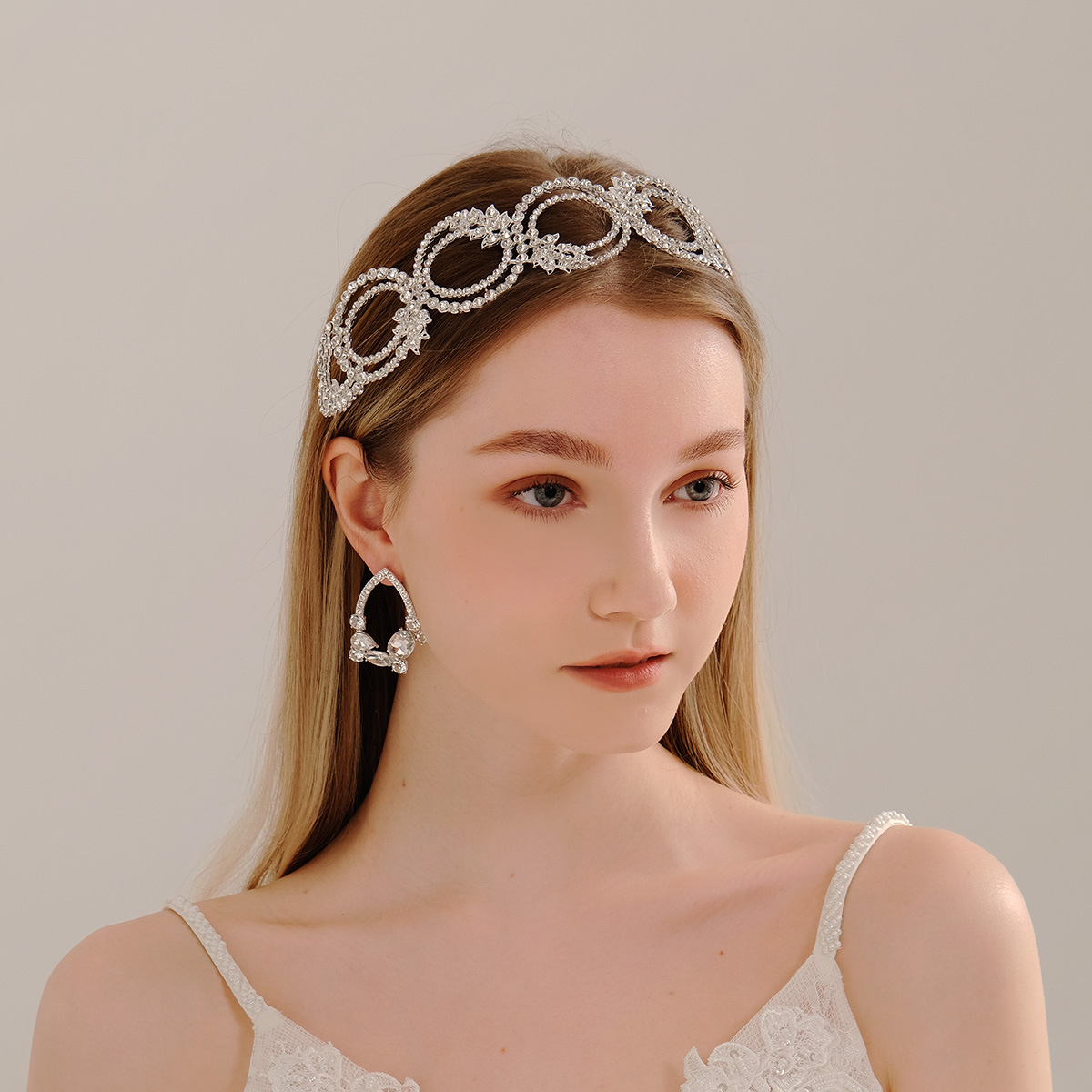 https://fulmo-img-server.com/bridalgleam/c567dd81-c3ee-47c3-83ba-fe0d4a1485da.jpg