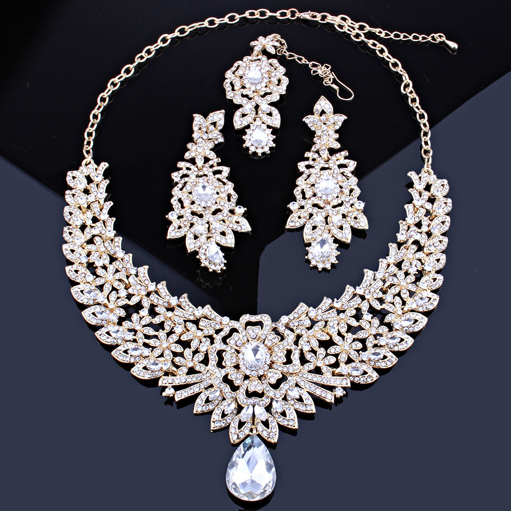 https://fulmo-img-server.com/bridalgleam/c8809837-8efe-4a32-b3b3-01ab71c1a7e0.jpg