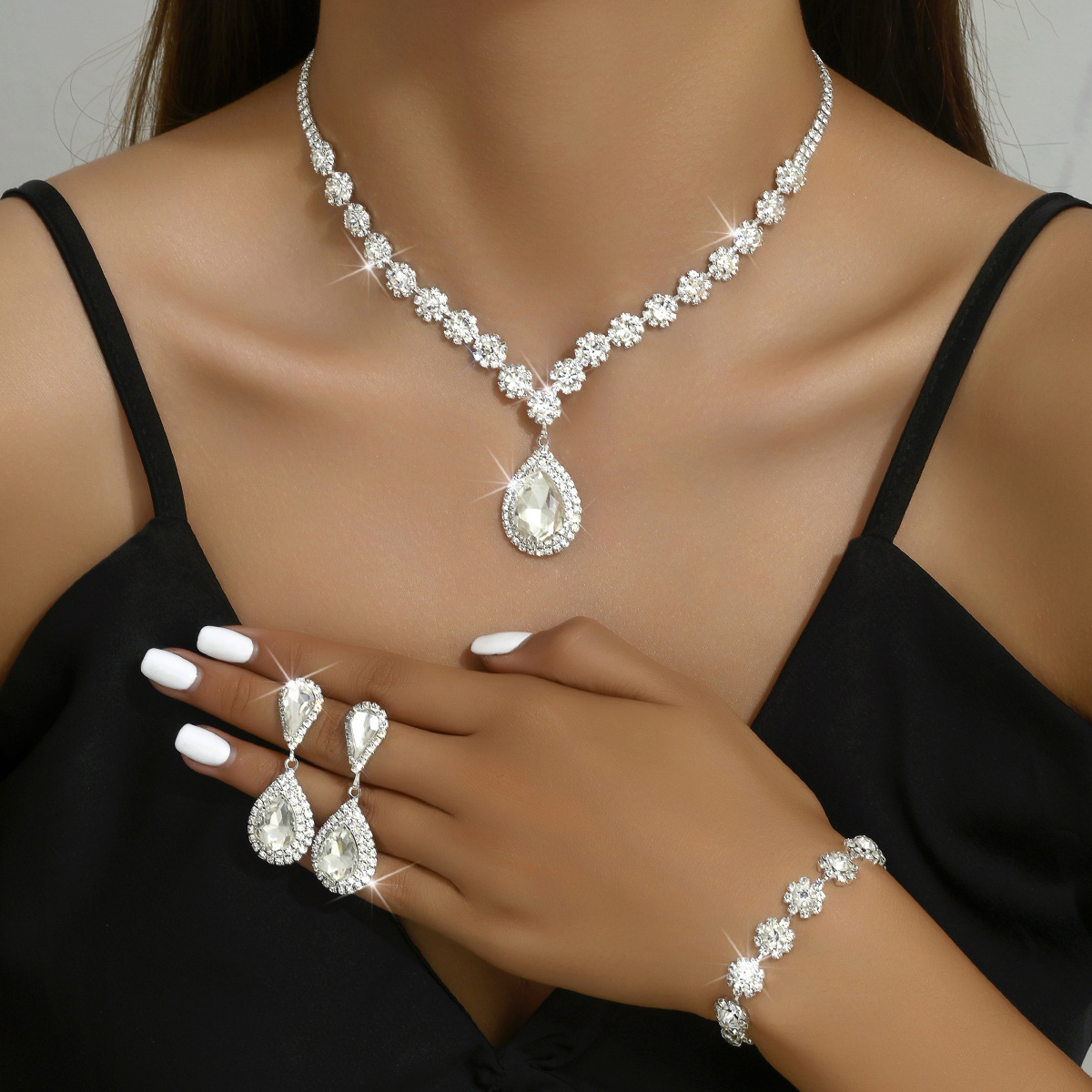 https://fulmo-img-server.com/bridalgleam/c9590a19-dec5-4abf-a382-0c4e9a886711.jpg