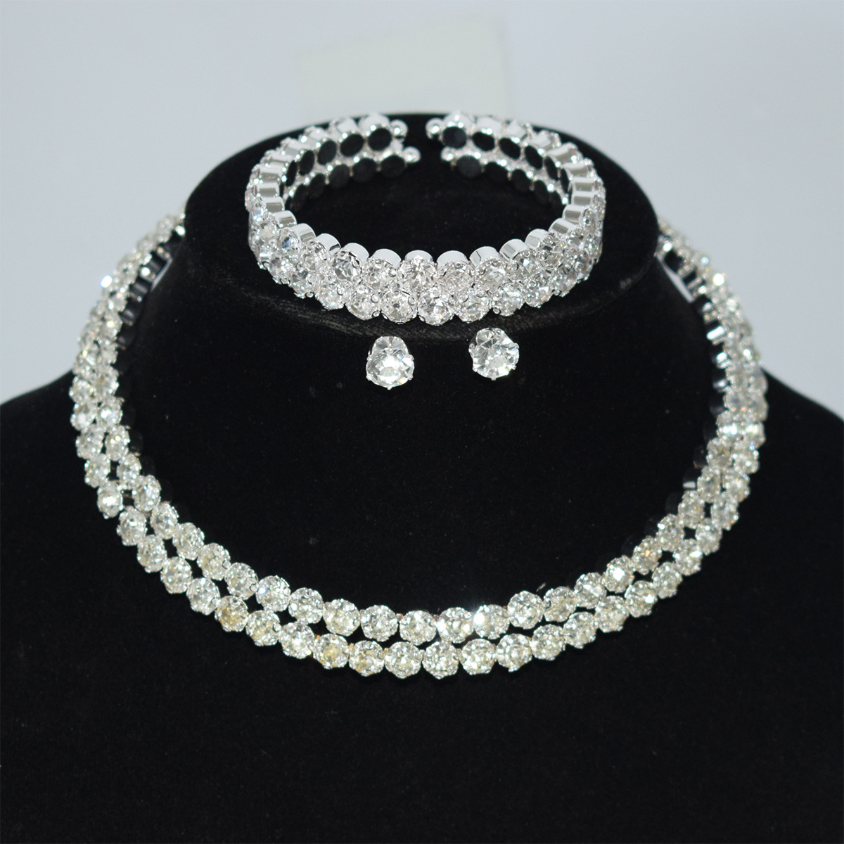 https://fulmo-img-server.com/bridalgleam/ced699d6-ad07-4587-b9aa-1c86f6e22a7a.jpg