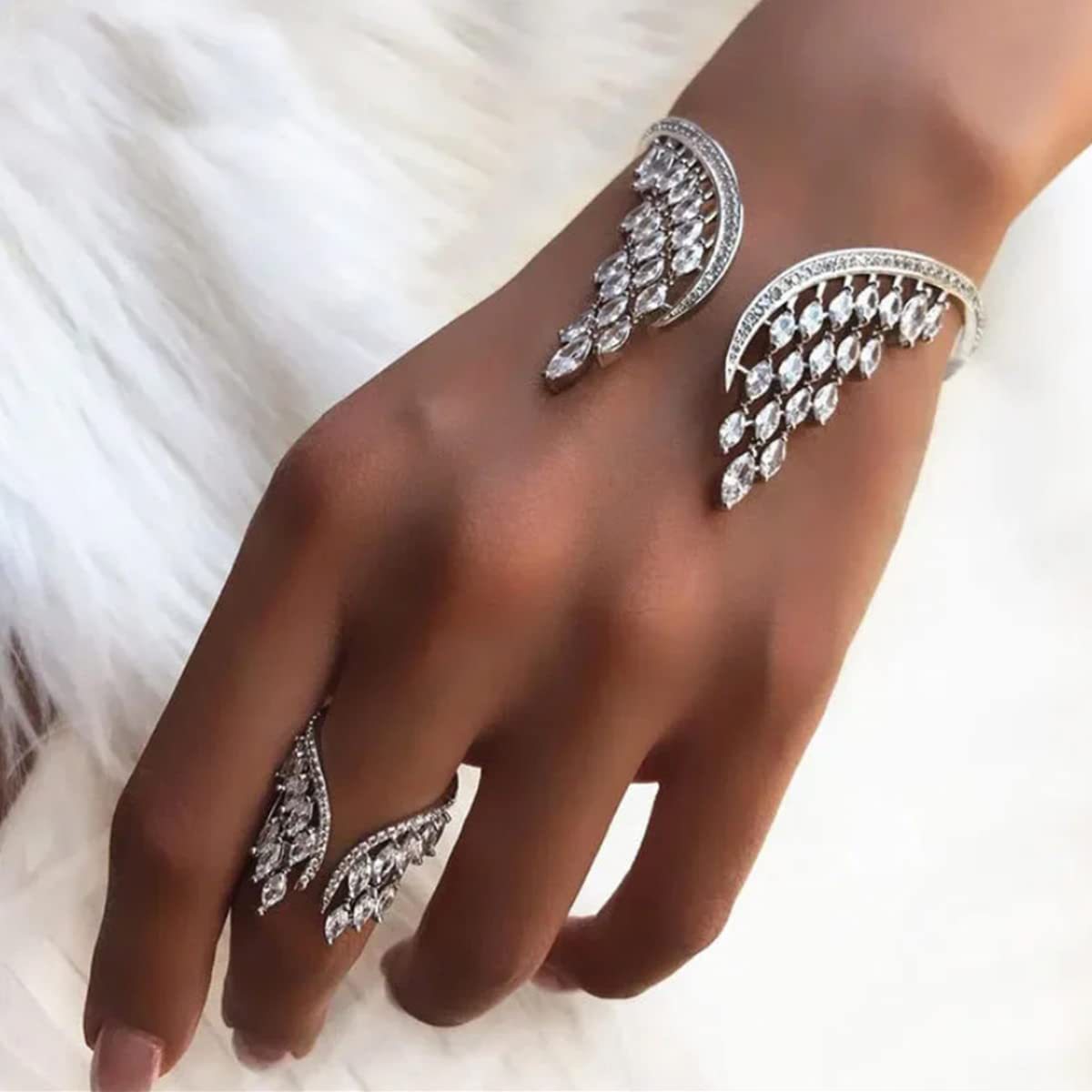 https://fulmo-img-server.com/bridalgleam/d00d4b37-15d1-4f9d-804e-8d62b3f91652.jpg