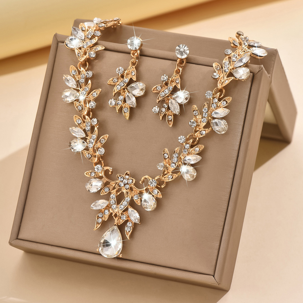 https://fulmo-img-server.com/bridalgleam/d70ceae4-7801-4609-8bab-67899dac6ed8.jpg
