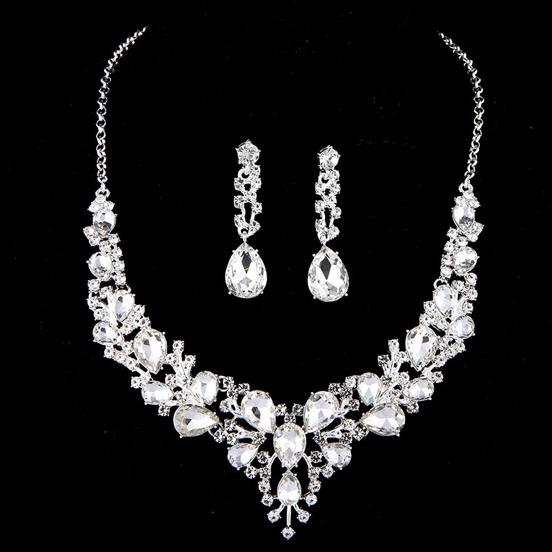 https://fulmo-img-server.com/bridalgleam/d8725176-360c-4a6a-a856-3d7ba89d3909.jpg