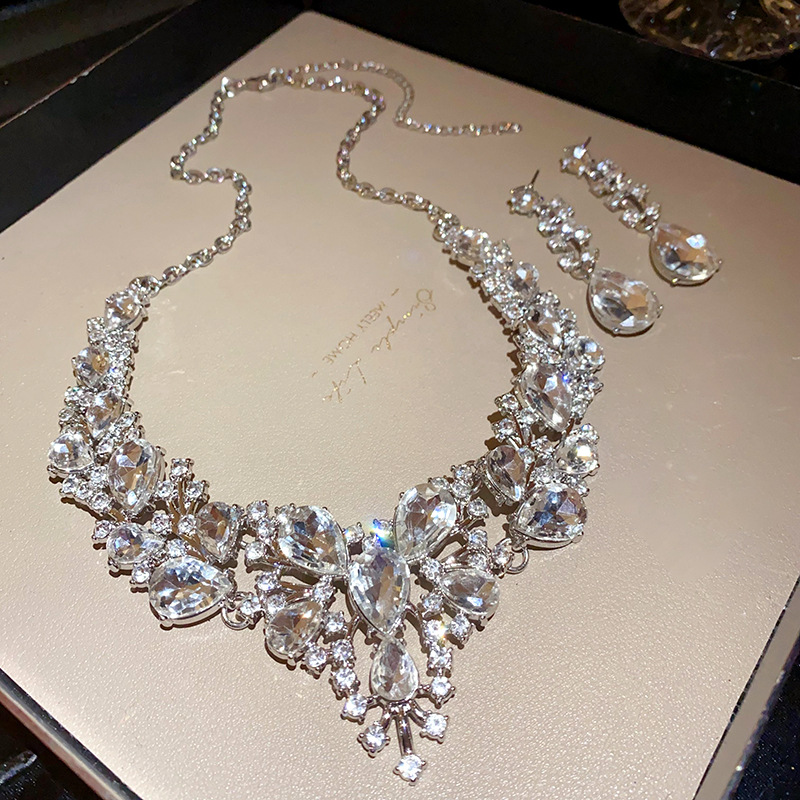 https://fulmo-img-server.com/bridalgleam/dfc00272-c183-407a-87b0-c5d0b3b832e4.jpg