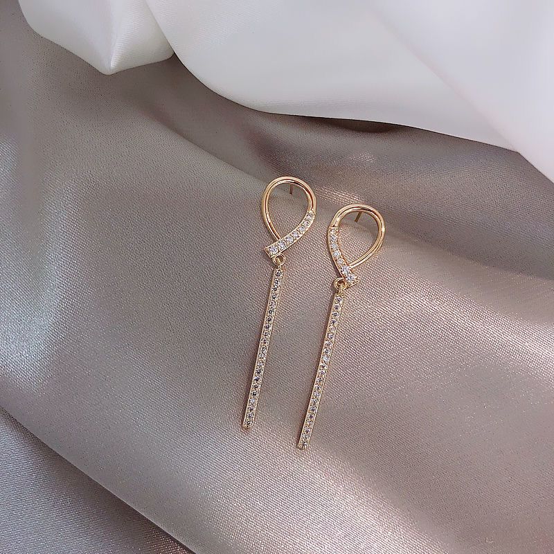 結婚式 アクセサリー 上品な輝きのストーンバーピアス