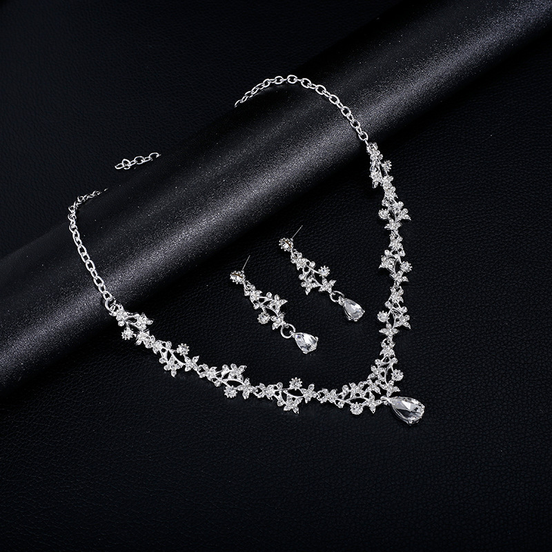 結婚式 アクセサリー 煌めく水滴型結晶花飾りネックレス