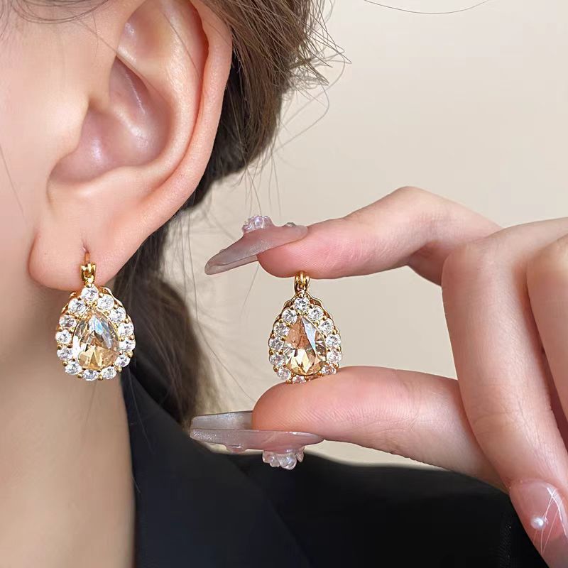 結婚式 アクセサリー 上品なしずく形クリスタルピアス