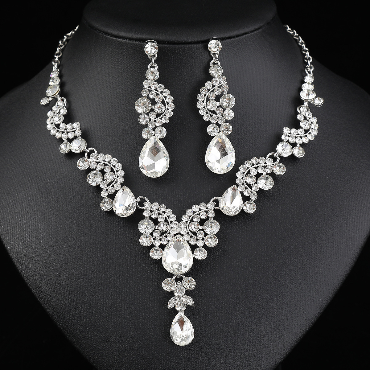 https://fulmo-img-server.com/bridalgleam/ff6780b6-1973-4fcc-9d7e-84ca30d38dde.jpg