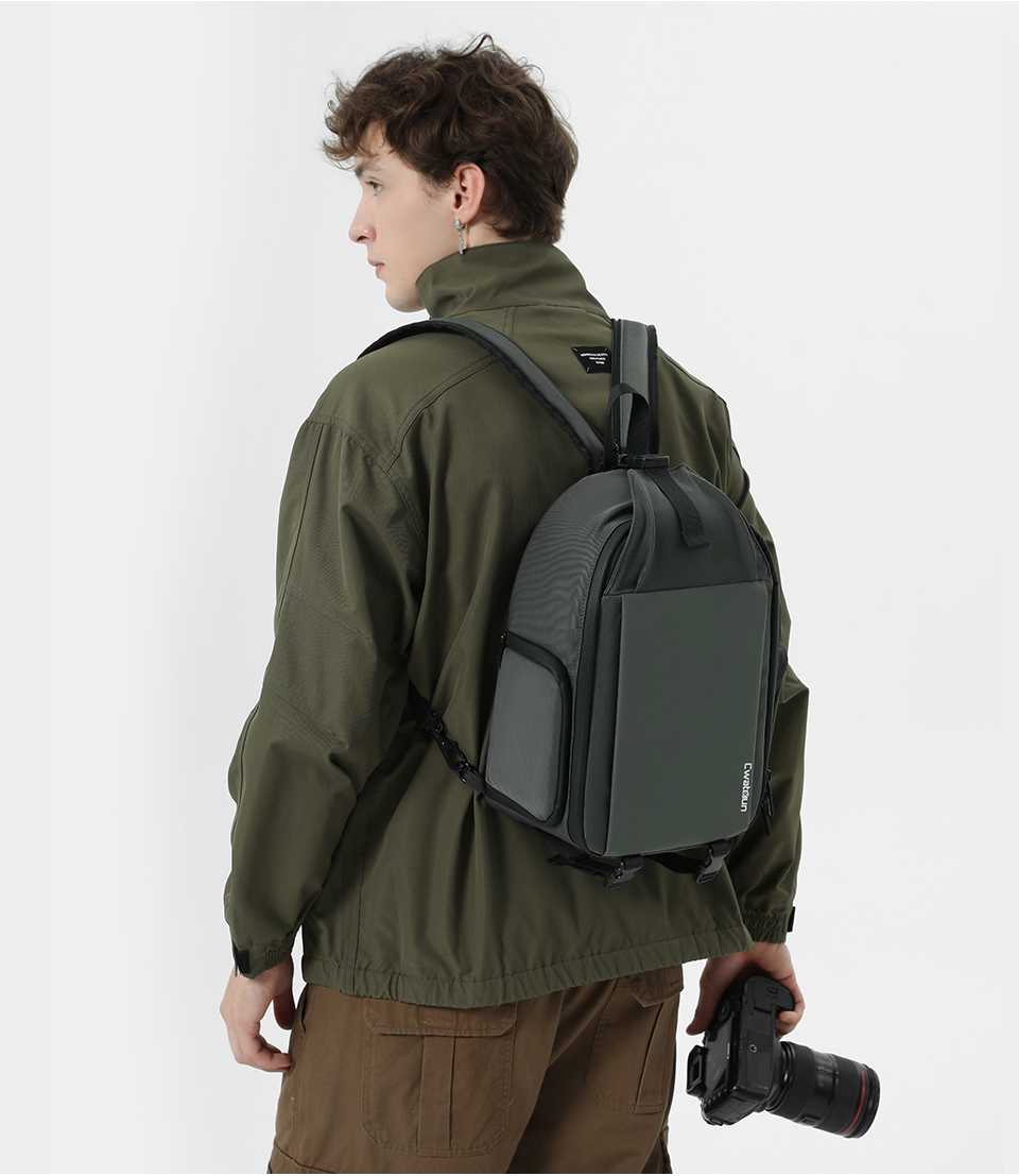 カメラ バッグ 機能性重視の三角リュック型カメラバッグ