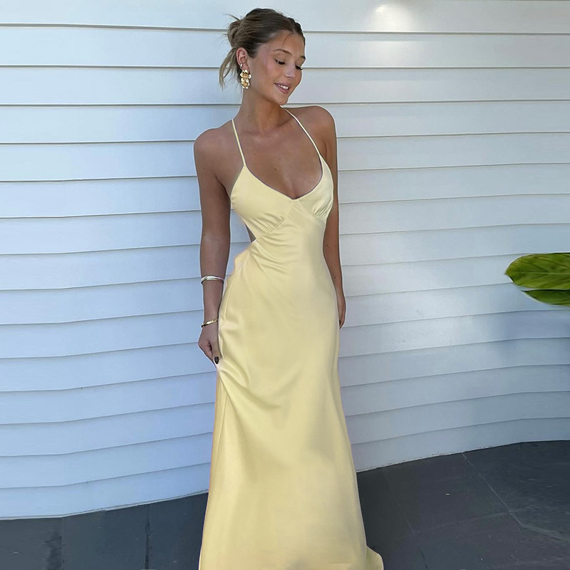 キャミワンピース 細身ホルターネック光沢サテンロングキャミワンピース