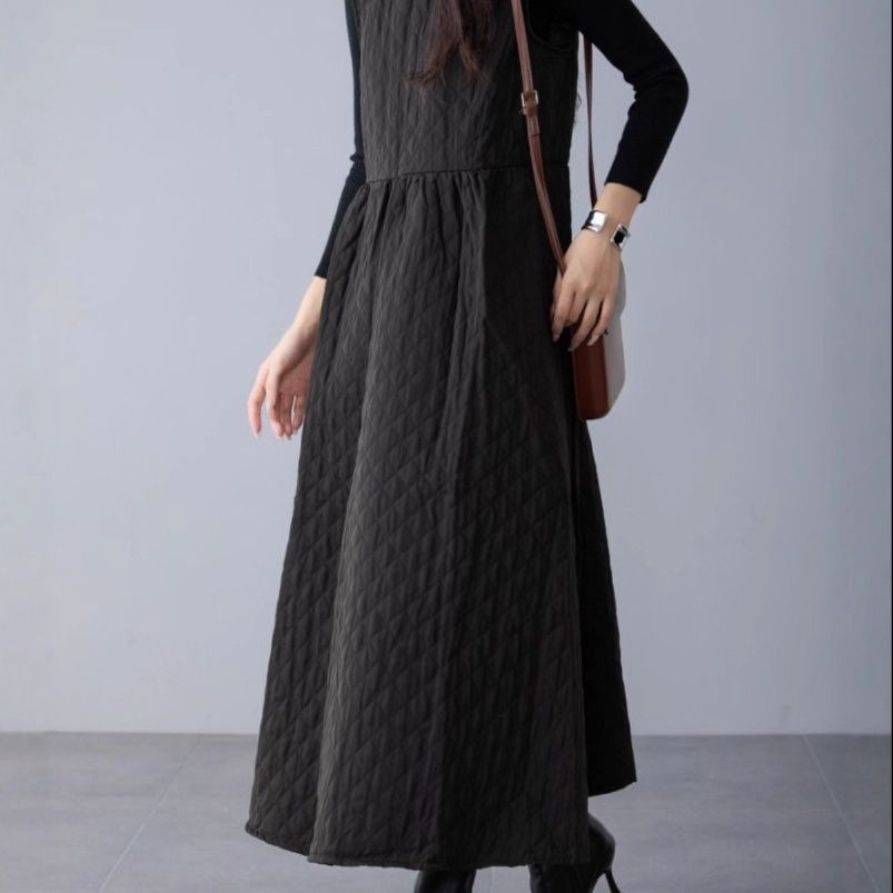 キャミワンピース キルティング素材の立体柄ノースリーブロングワンピース