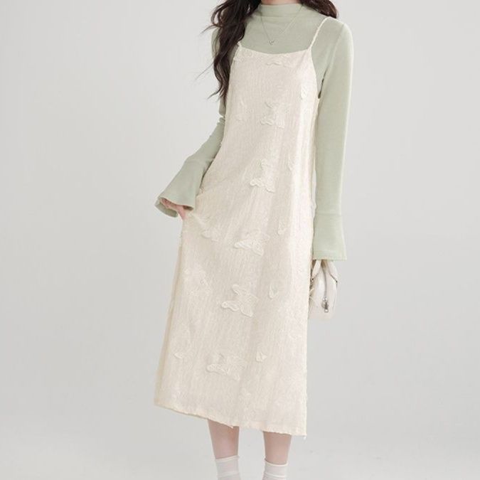 キャミワンピース 蝶々刺繍の上品なキャミワンピース