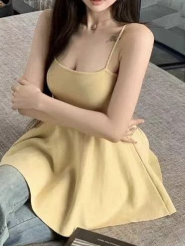 キャミワンピース 上品な細身ストラップ付きニットキャミワンピース