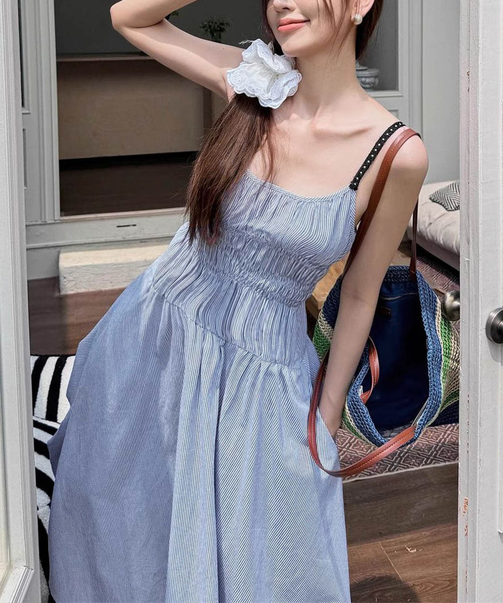 フリル付きストライプ柄キャミワンピース 大人可愛い