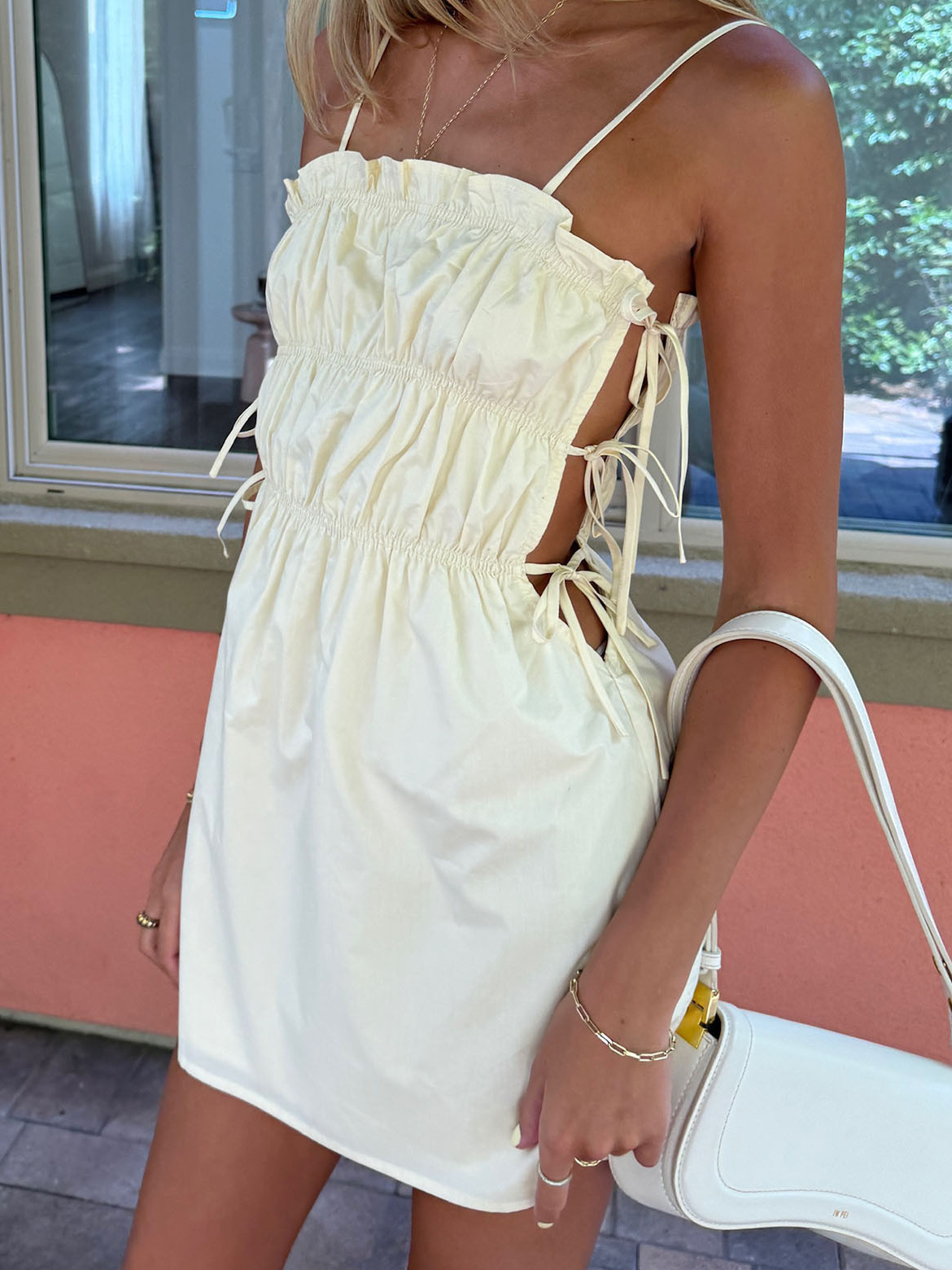 サイドリボン編み上げシャーリングキャミワンピース