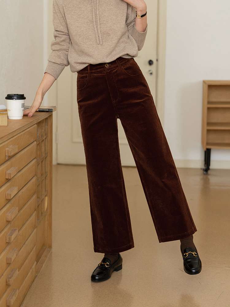 【パンツ】脚長効果も期待できるコーデュロイパンツ