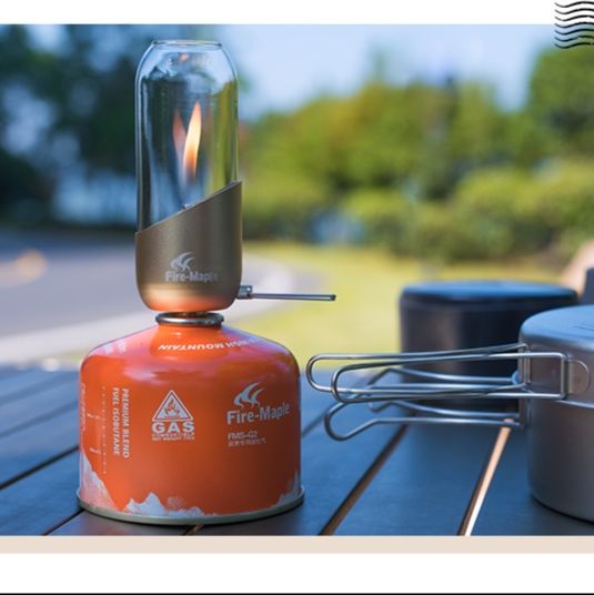 キャンプ用品 炎の輝き ガス缶装着型ランタン