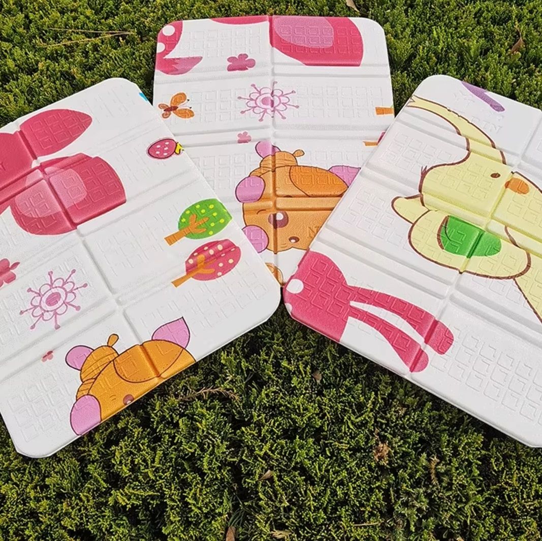 キャンプ用品 お子様喜ぶ！折りたたみ式遊べるマット
