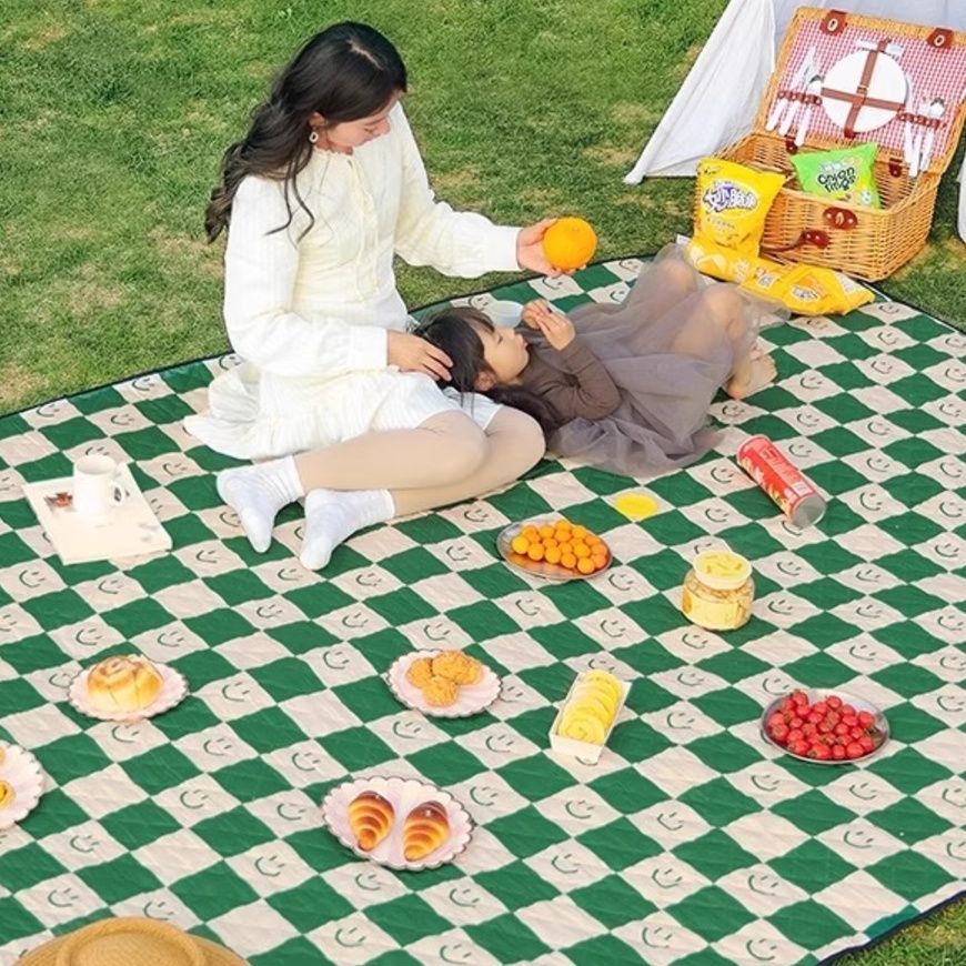 キャンプ用品 市松模様のピクニックマット