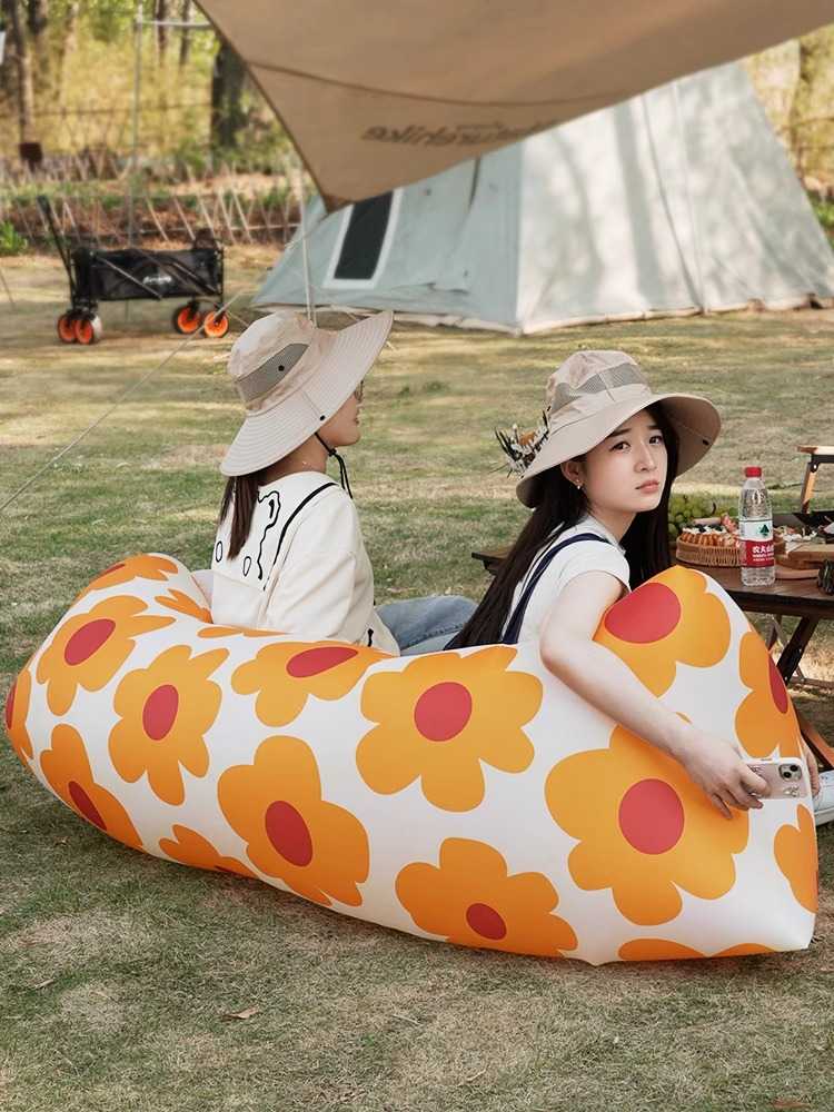キャンプ用品 空気で膨らむ花柄ラウンジソファー
