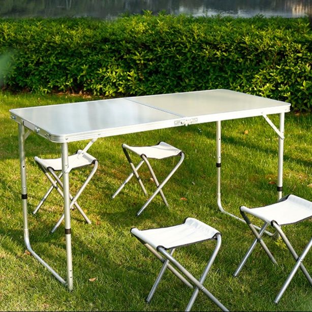 キャンプ用品 持ち運び便利な折りたたみ式キャンプテーブル