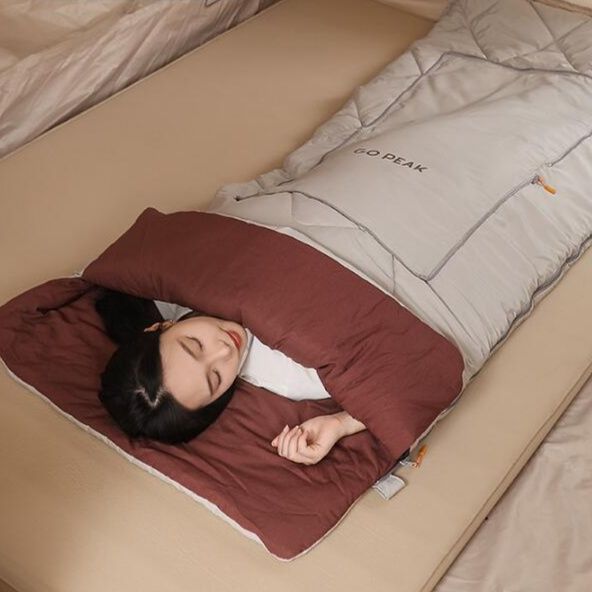 キャンプ用品 多機能抱き枕型寝袋 保温仕様 キャンプ用
