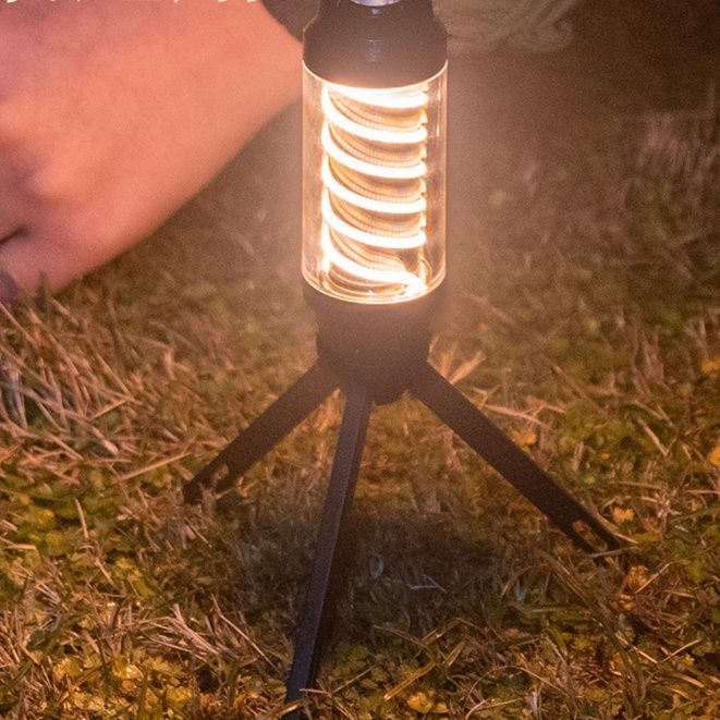 キャンプ用品 三脚式螺旋構造充電式ランタン