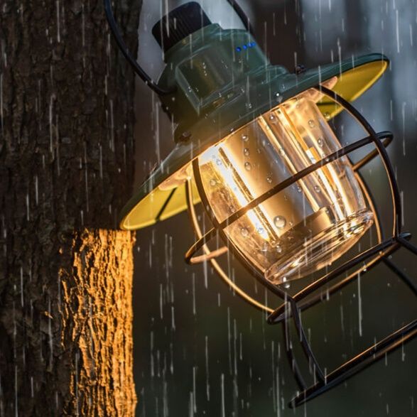 キャンプ用品 充電式防水仕様復古調吊り下げ式ランタン