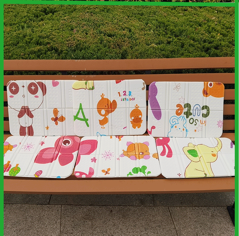 キャンプ用品 お子様喜ぶ！折りたたみ式遊べるマット