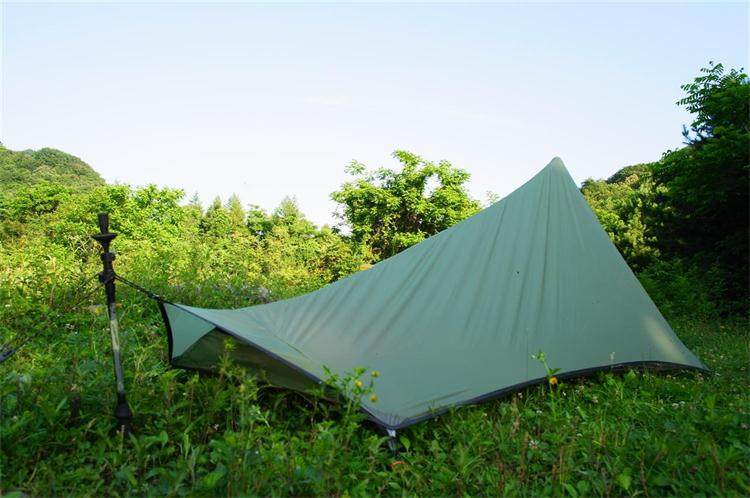 キャンプ用品 超軽量一人用三角形シェルター登山向けテント