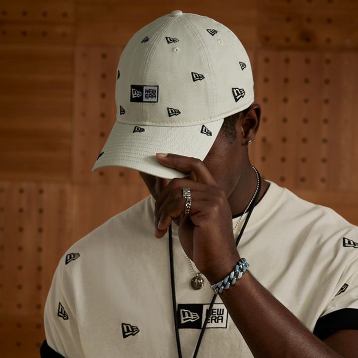 キャップ　メンズ 総柄ロゴ入りベースボールキャップ