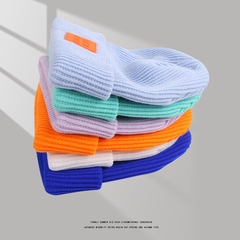 メンズ キャップ リブ編み浅め仕立てワンポイントタグ付きニット帽