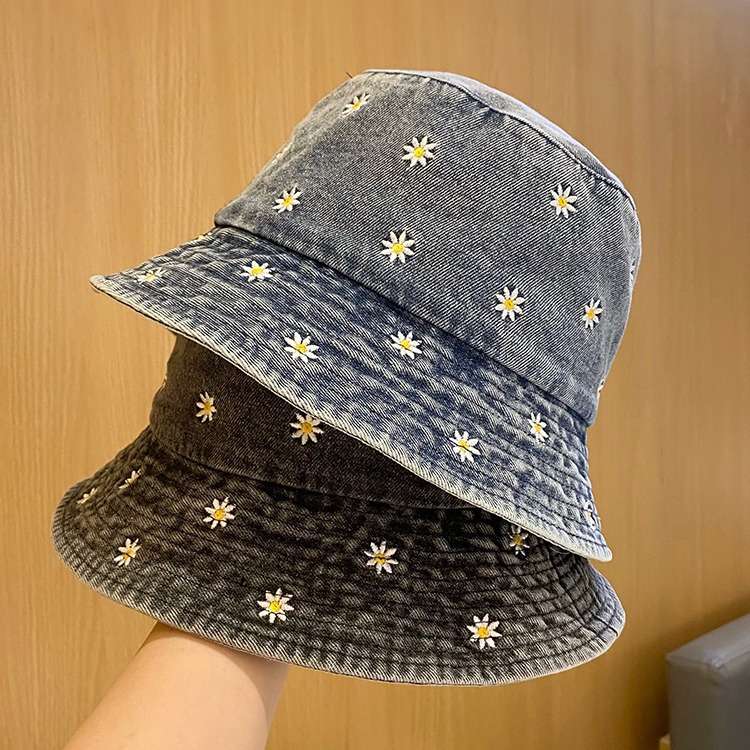 ランニングキャップ　キャップ  デイジー刺繍入りデニムバケットハット