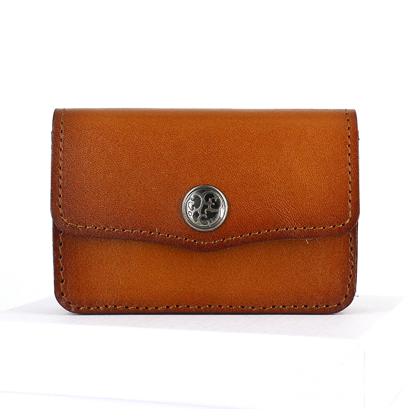 本革職人仕立て金属釦付きビジネス名刺入れ