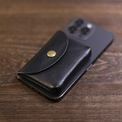 https://fulmo-img-server.com/cardcasemarket/1761051844975_kwt19rs4_e7sqg88q.jpeg