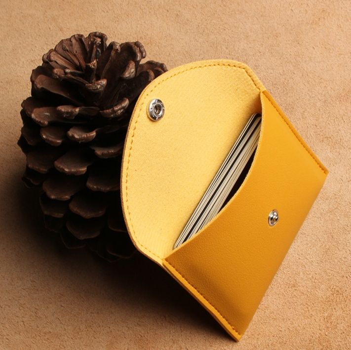 封筒型フラップ式本革名刺入れ