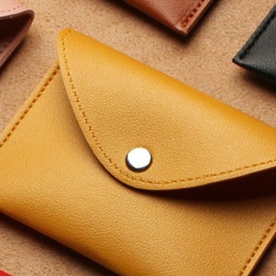 封筒型フラップ式本革名刺入れ