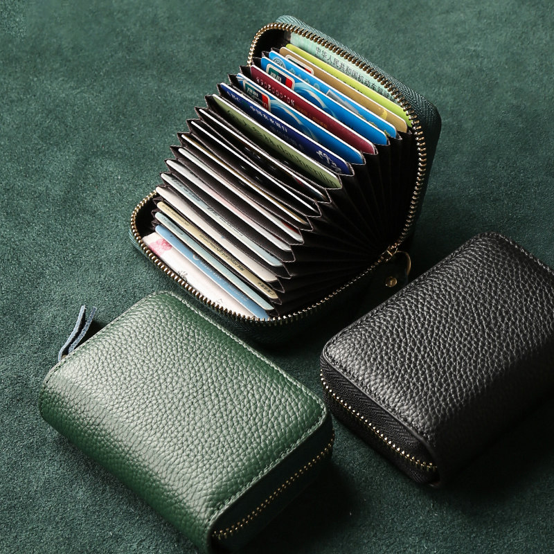 名刺入れ 型押し革ラウンドファスナー式名刺入れ