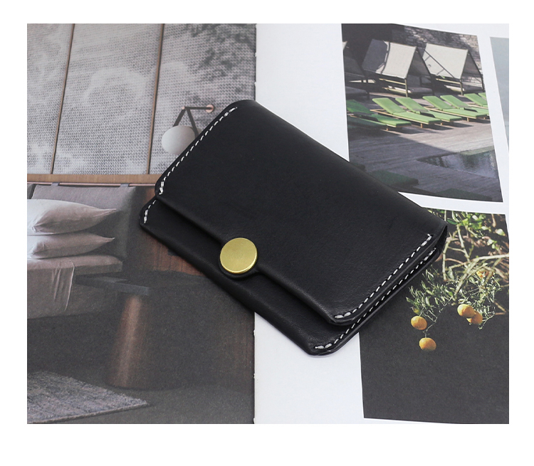 手縫いステッチ真鍮ボタン付き革製コンパクト名刺入れ