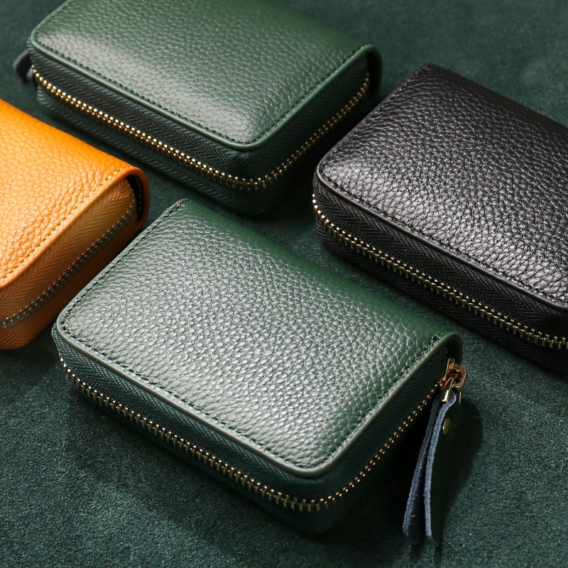 名刺入れ 型押し革ラウンドファスナー式名刺入れ