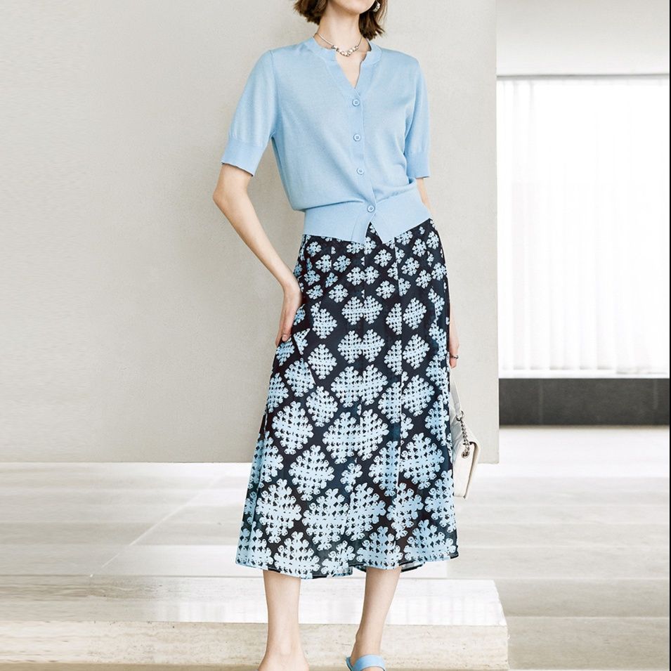 レディースカーディガン 上品な五分袖ボタン留めニットカーディガン